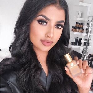 Estee Lauder Double Wear Foundation in 4N2 Spiced Sand